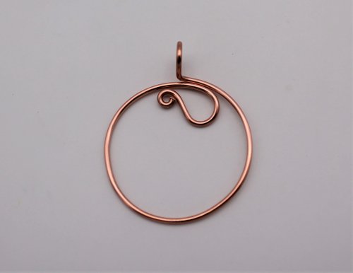 Abby Hook's Jasmine Pendant - Form the bail loop, Contemporary Wire Jewelry, Coiling, Coiling Wire, Wire Coiling, Loops, Wire Loop, Wrapped Wire Loop, twist the loop to sit perpendicular